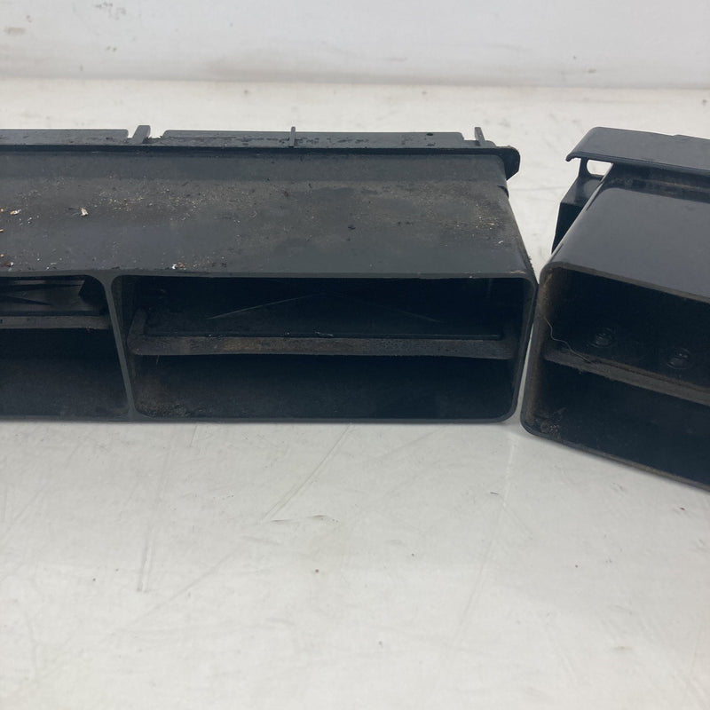 1981-1985 Volvo 240 245 Dash Vent Set LH RH 1259088 OEM