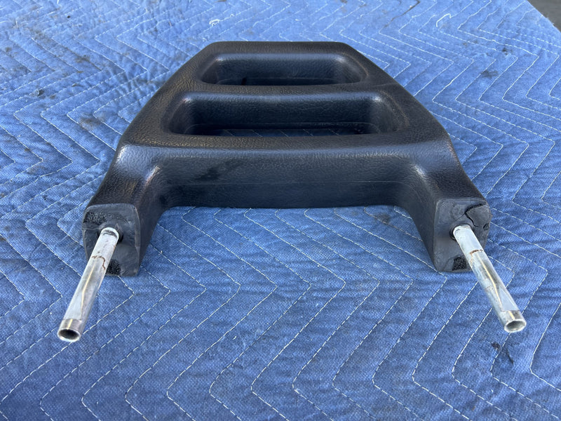 Volvo 240 - Headrest