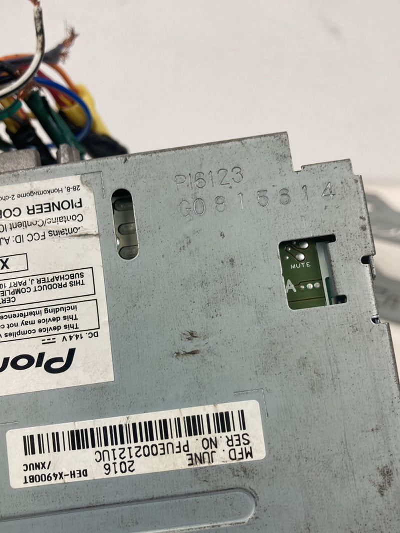 1992 Volvo 940 944 - Radio PN: DEH-X4900BT