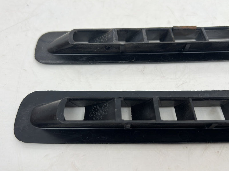 1967-1974 Volvo 140 142 Dash Right & Left Defrost Heat Vent Pair OEM #6496EM