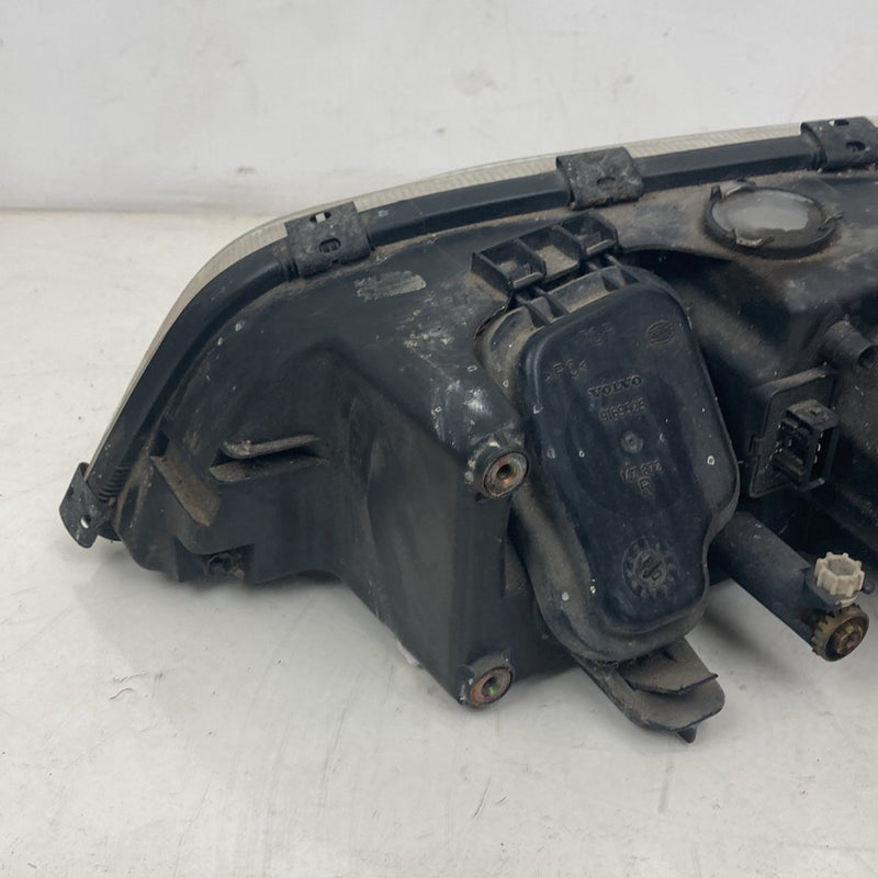 1998-2000 Volvo V70 Headlight Assembly Right 9169525 OEM #5194M