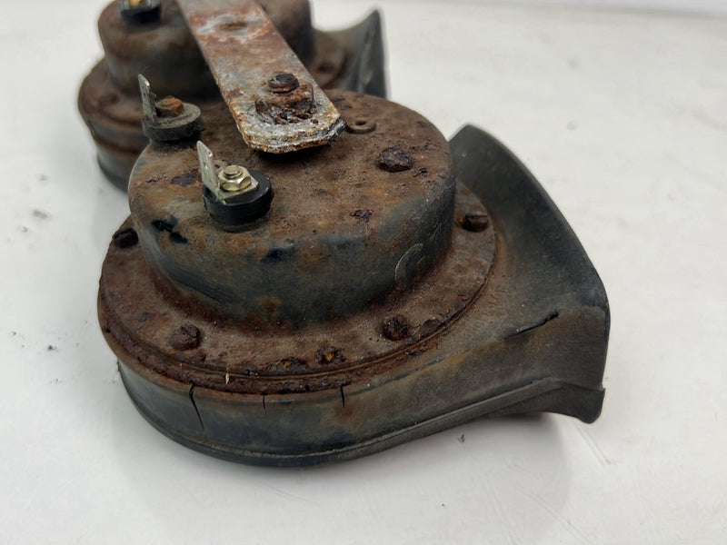 1983-1985 Porsche 944 Mixo TR129 High Low Pitch Horn Pair 5010204 OEM #5675EM