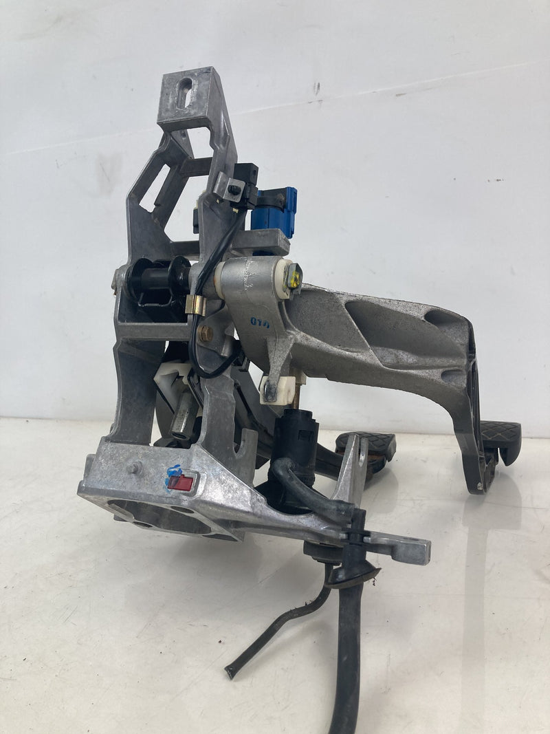 2001-2005 Volkswagen Passat Manual Clutch Pedal Assembly OEM #5505M