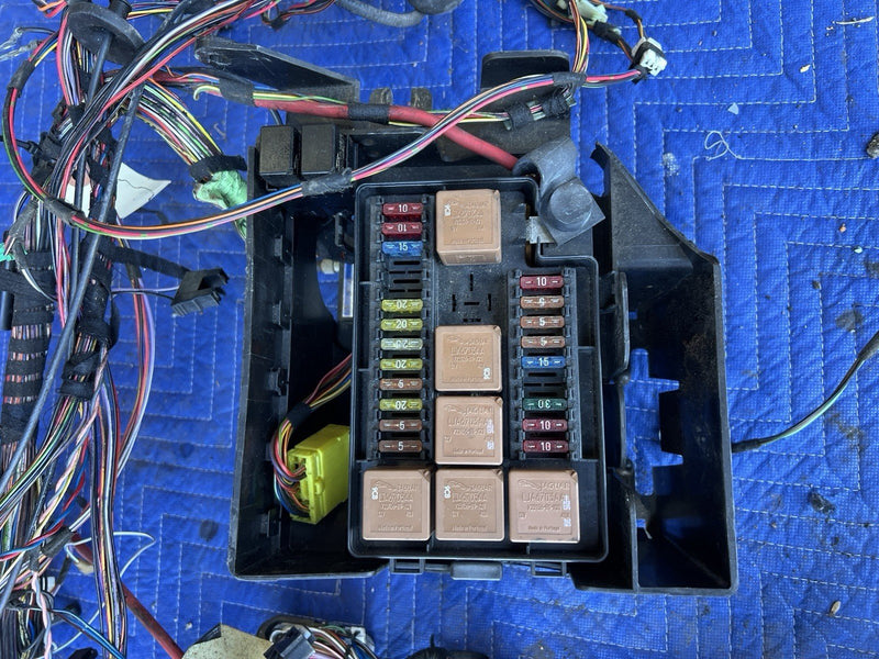 1998-2003 Jaguar XJR XJ8 X308 Rear Trunk Wiring Harness & Fuse Box OEM #4669E