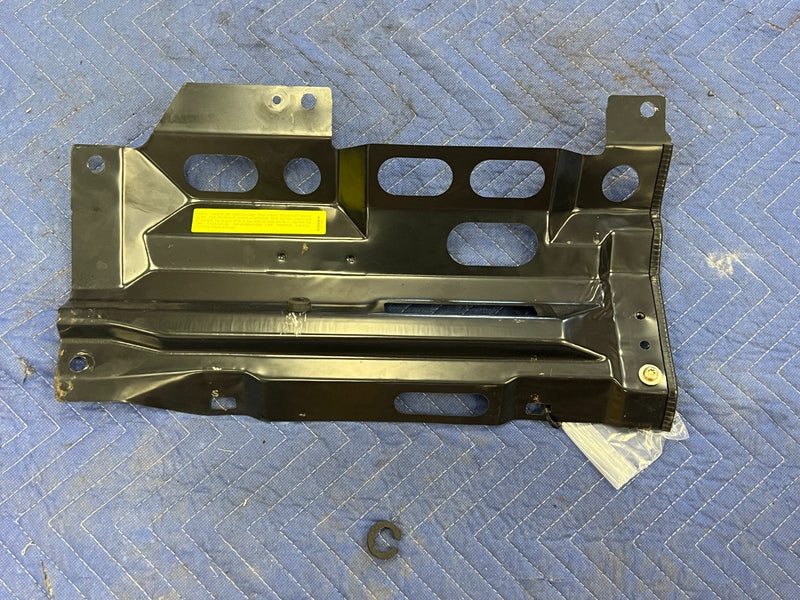 1992-1995 Volvo 940 740 Driver LH Lower Knee Bolster Brace Bracket OEM #3199EM