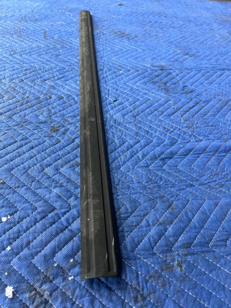 1989-1995 Volvo 740 940 Exterior Front Right Lower Third Door Molding OE #3861EM