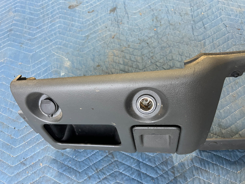 1999-2007 Chevy Silverado Glove Box Surround Dash Panel 15204270 OEM #1606CN