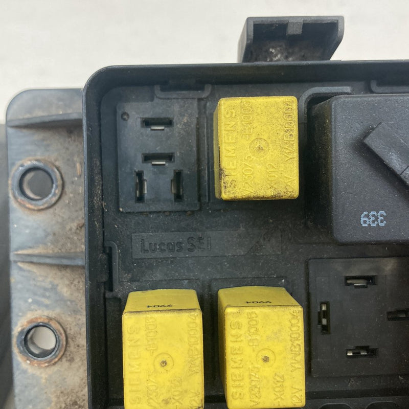 1999-2004 Land Rover Discovery II L550 Engine Fuse Box OEM #5068M