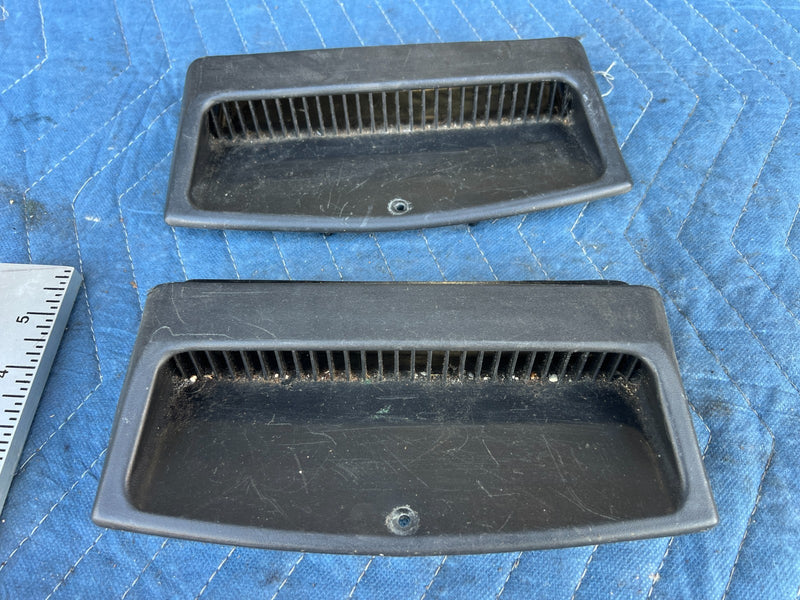 1996-2003 Mercedes W210 E320 Lower Front Seat Air A/C Heat Vent Duct OEM #4702EM