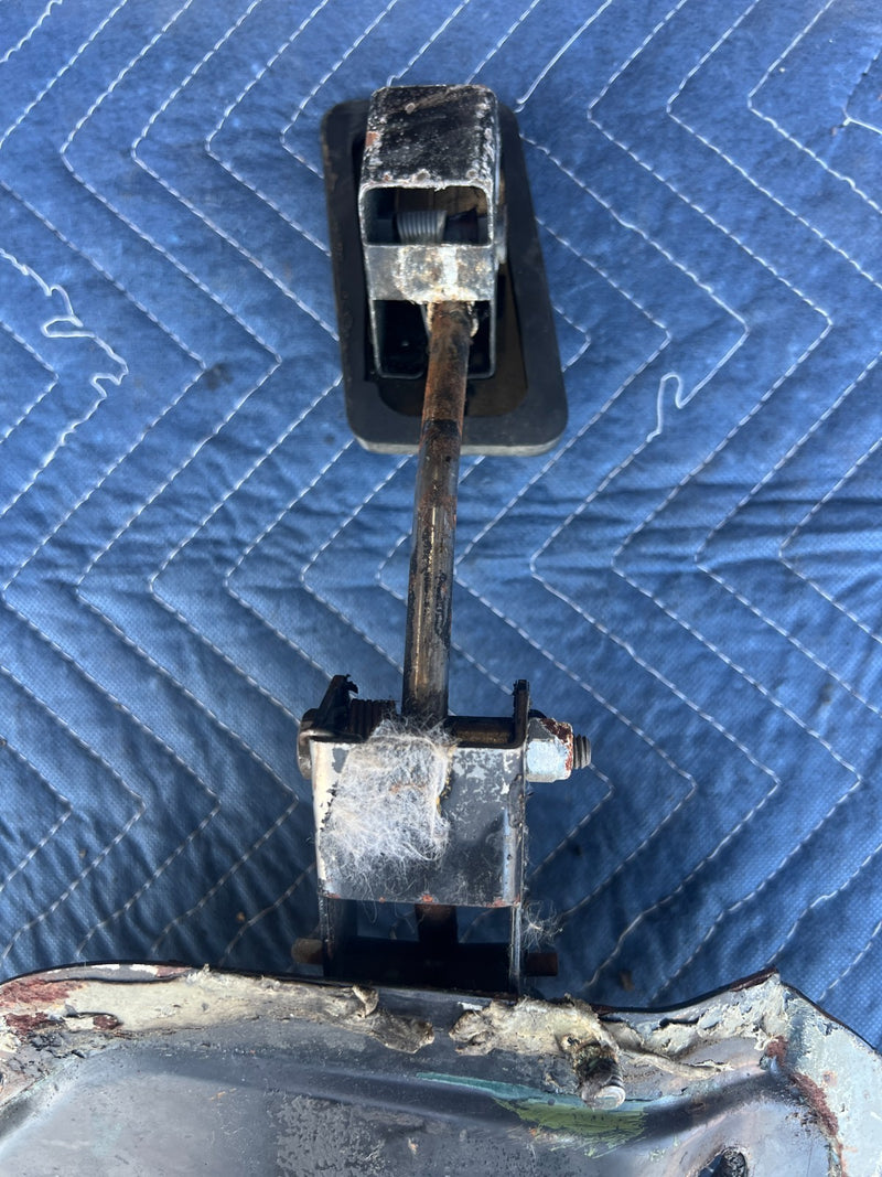 1967-1974 Volvo 140 142 144 145 Gas Pedal Accelerator Assembly OEM #4921EM