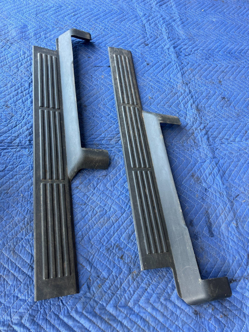 1999-2002 Chevy Silverado GM 1500 2500 RH & LH Sill Plate Entry Trim OEM #1830CN