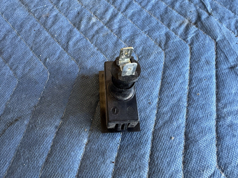 1986-1993 Volvo 240 244 245 Occupant Passenger Seat Belt Dash Light OEM #4889E
