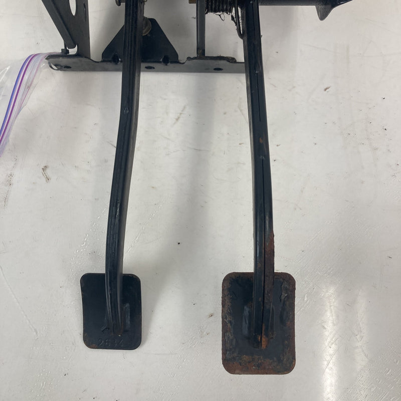 1981-1985 Volvo 240 245 Manual Clutch Brake Pedal Assembly OEM