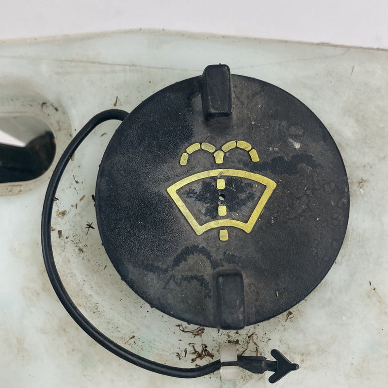 2002-2005 Lincoln Town Car Signature Windshield Washer Reservoir F8VU-17B613-AD OEM #5134M