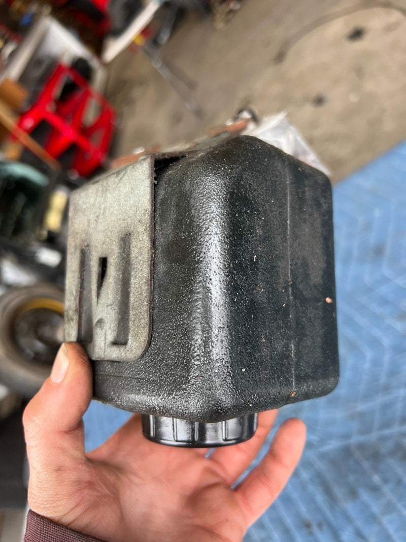 1989-1995 Volvo 740 940 Sedan Power Steering Fluid Reservoir Tank OEM #3703EM