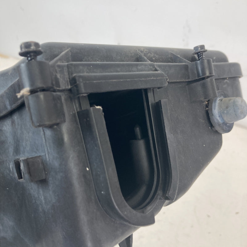 2001-2005 Volkswagen Passat Air Intake 3B1 819 640 OEM #5536M
