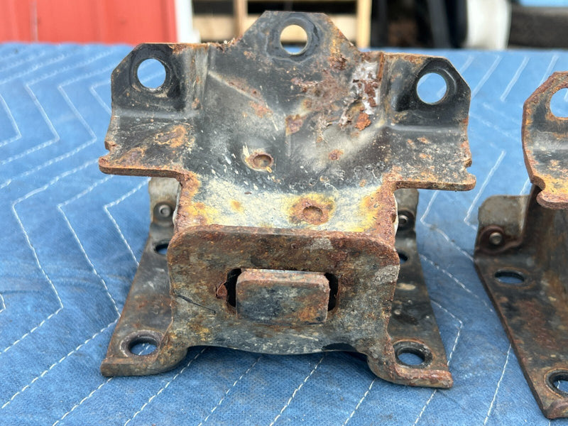 1999-2002 Chevy Silverado GM 05585044 4.3L Vortec Engine Mount OEM #1845CN