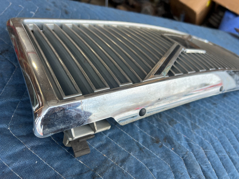 1989-1995 Volvo 740 940 Front Chrome Grille w/o Fog Lights 3518885 OEM #3727EM