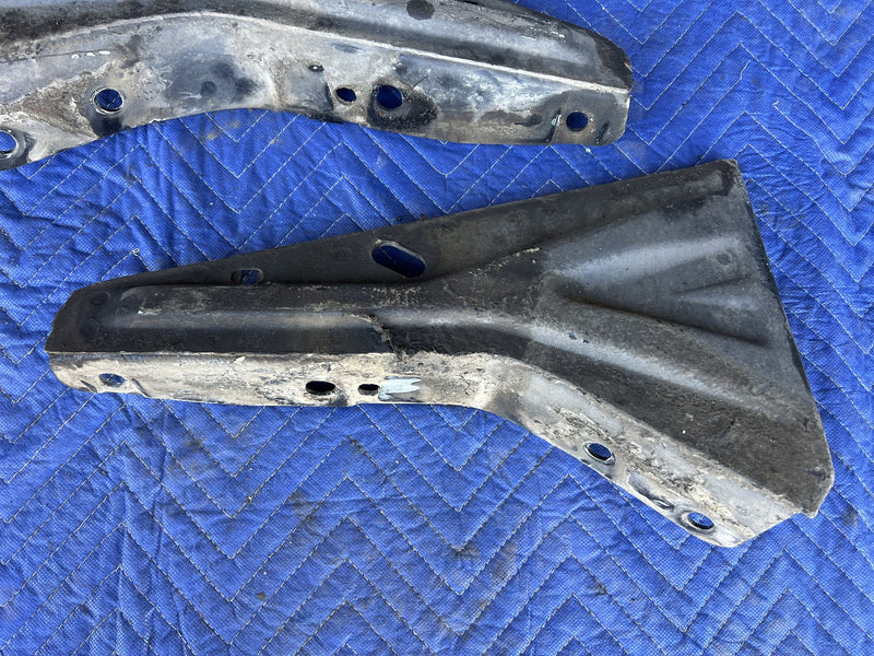 Volvo 240 - Rear Bumper Brace