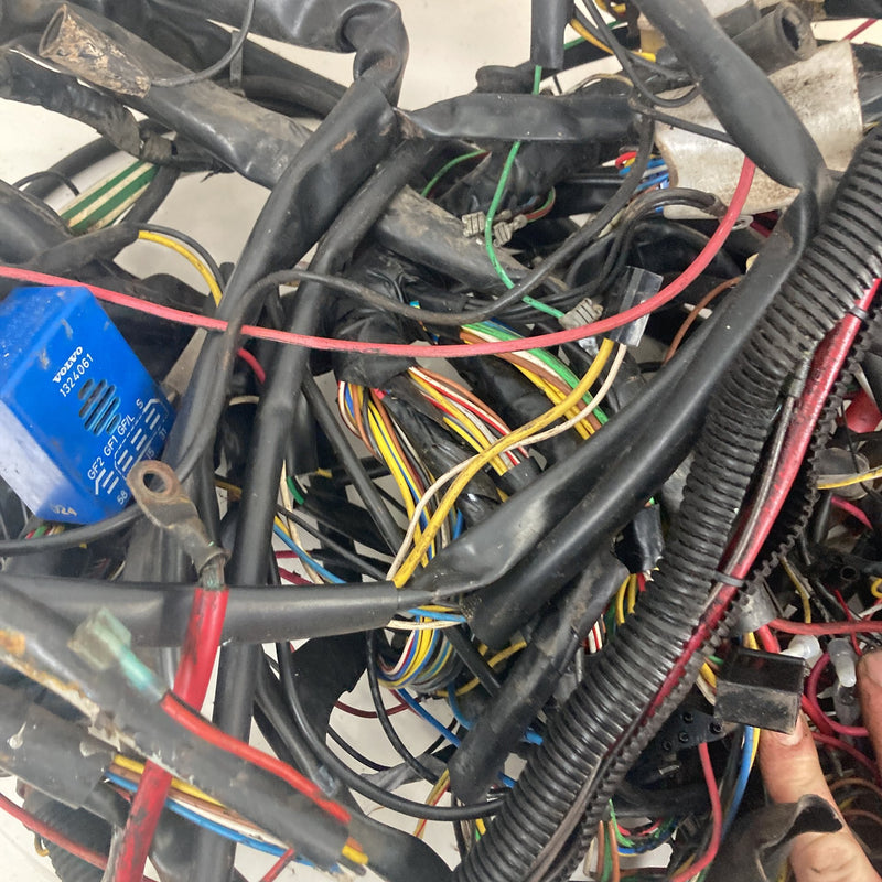 1981-1985 Volvo 240 245 Body Wiring Harness Relays Fuse OEM