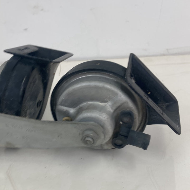 2003-2007 BMW 545i E60 Horn Pair Set 6935709 0092018 OEM #4916M