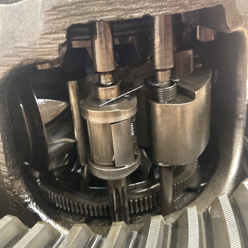1995-1998 Chevy Silverado 2500 GMT400 Rear Differential Assembly 4:10 Locker OEM