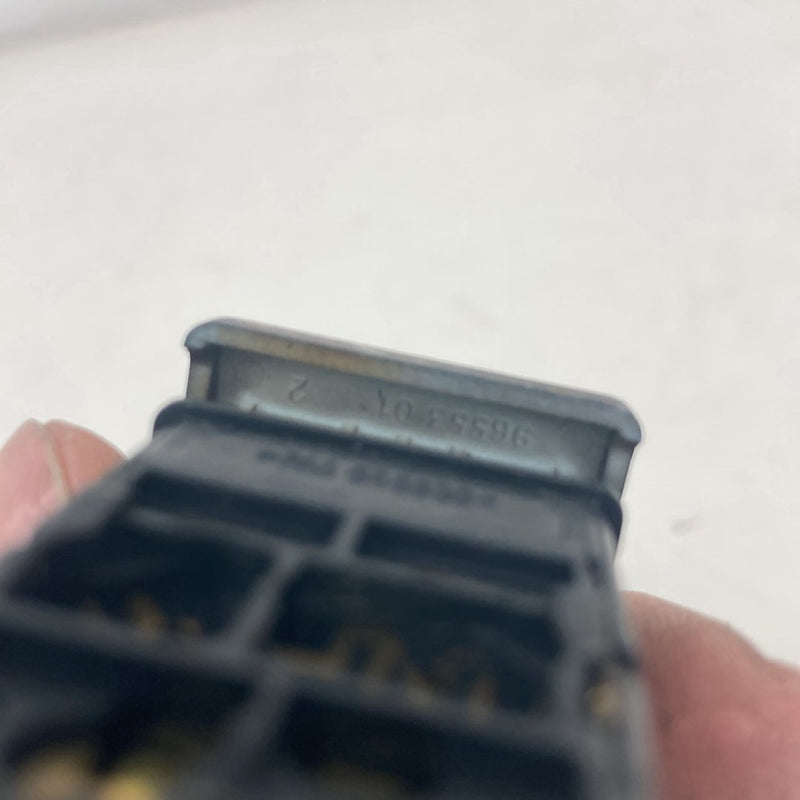 1999-2004 Land Rover Discovery II L550- Defrost Switch PN: 96553012 #5046M