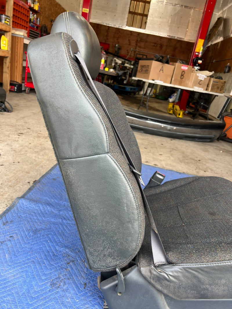 1999-2002 Chevy Silverado GM 1500 2500 Passenger Right RH Cloth Seat OEM #1854CN