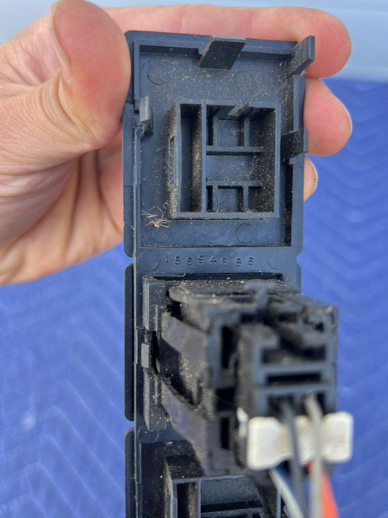 Chevrolet Silverado - Cargo Light Switch PN: 1568702 15694886