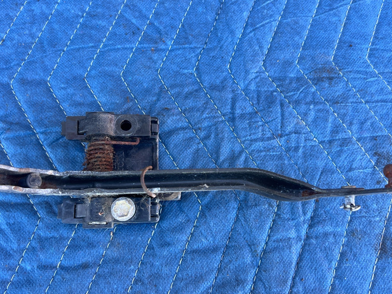 1986-1993 Volvo 240 244 Gas Accelerator Pedal Assembly w/ Bracket OEM #4261EM