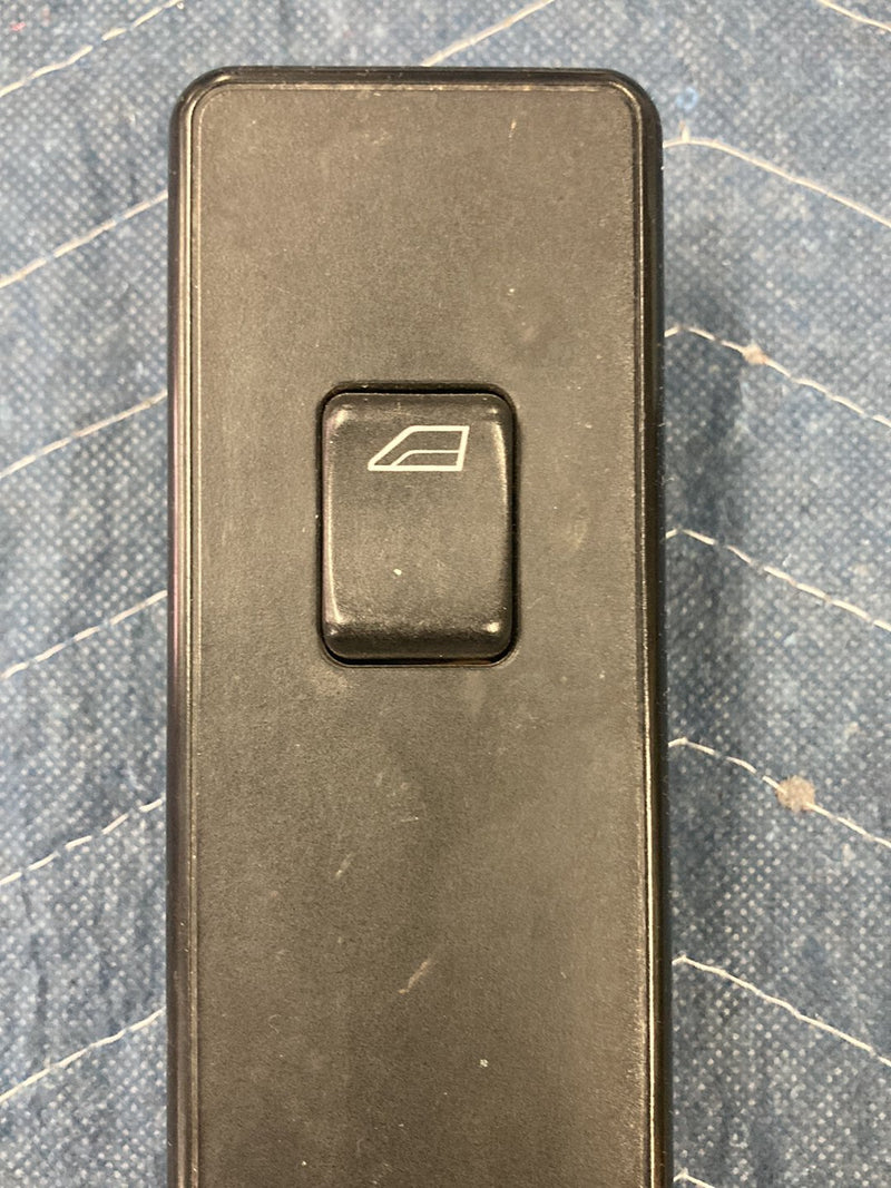 1992-1995 Volvo 940 945 740 Front Passenger Right Door Window Switch OEM #6410EM