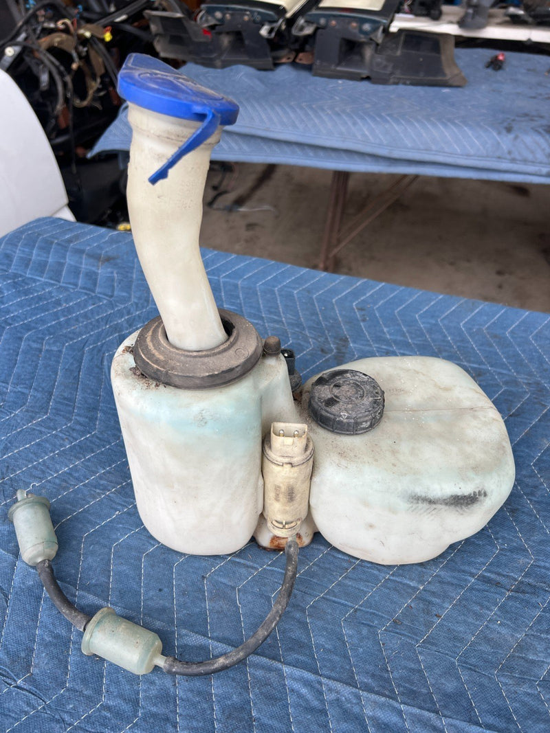1992-1995 Volvo 940 740 Windshield Wiper Washer Fluid Jug Reservoir OEM #3253EM