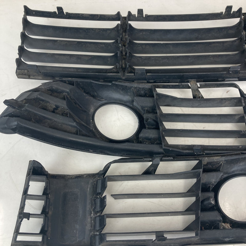 2001-2005 VW Volkswagen Passat Bumper Grille Lower 3 piece OEM #5569M