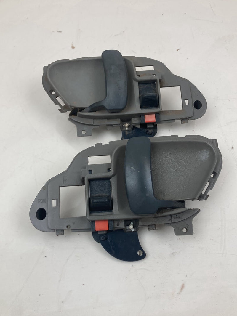 1996 Chevrolet Silverado GMT800 - Door Handle Interior PN: 77187 77186