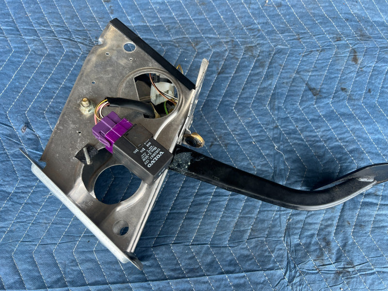 1992-1995 Volvo 940 740 Brake Pedal Assembly w/ Bracket & Switch OEM #3205EM