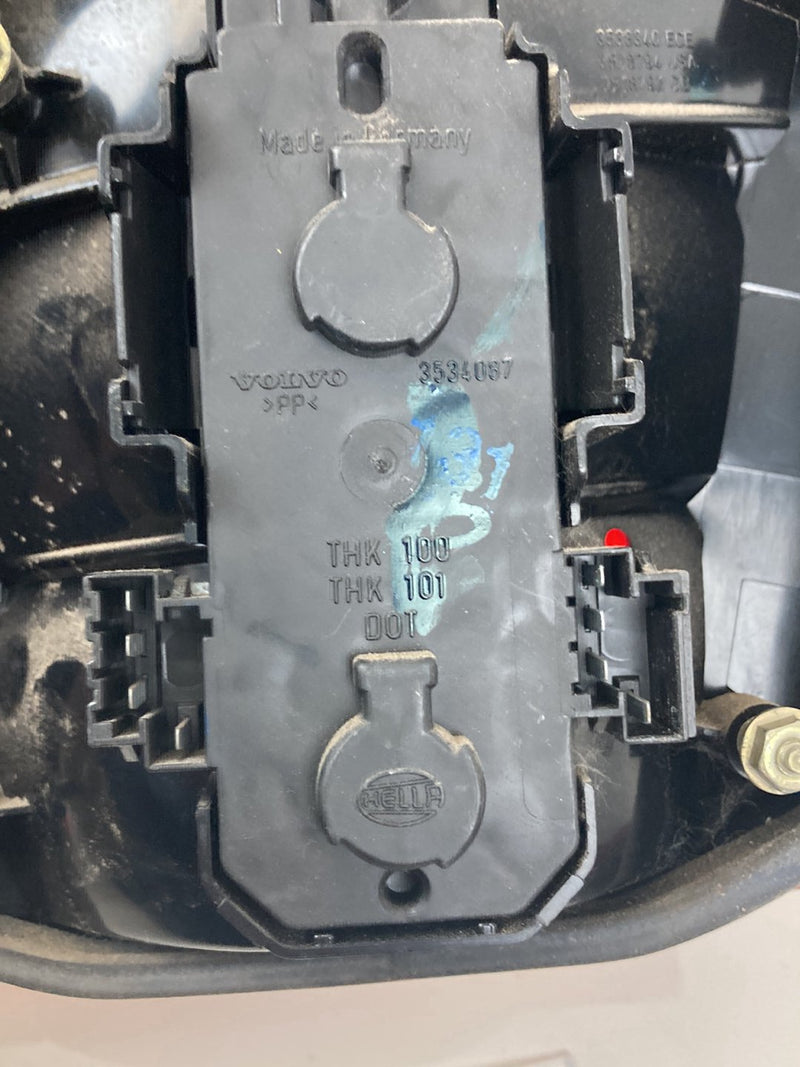 1992 Volvo 940 944 - Tail Light Pair PN: 3538332 3538333 3534260 3534259