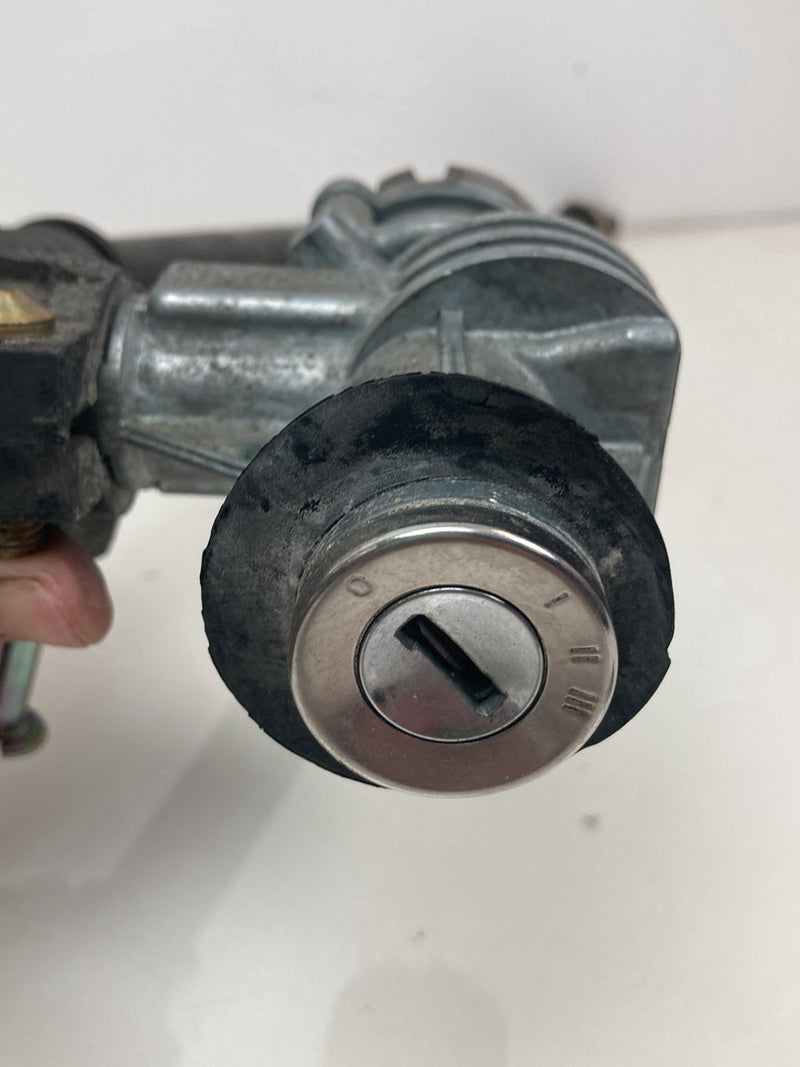 1992 Volvo 940 944 - Steering Shaft PN: 1329987 681915