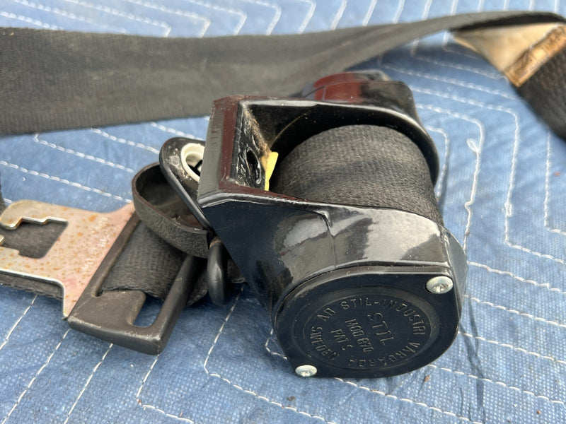 1967-1974 Volvo 140 142 Coupe Rear Driver Left Seat Belt Retractor OEM #4880EM