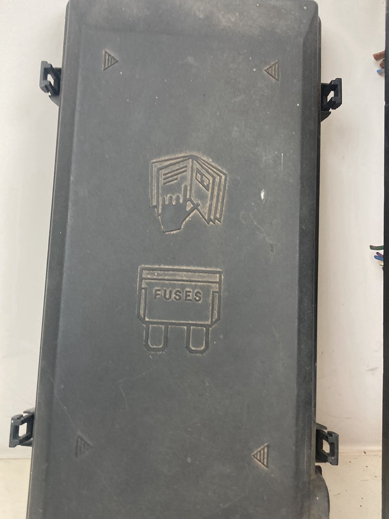 1999-2004 Land Rover Discovery II L550 Engine Fuse Box OEM #5068M