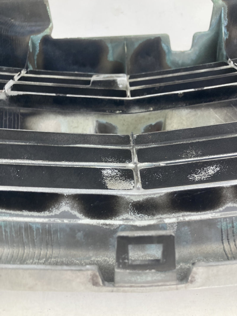 1995-1998 Chevrolet Silverado 2500 GMT400 Front Grille 15981091
