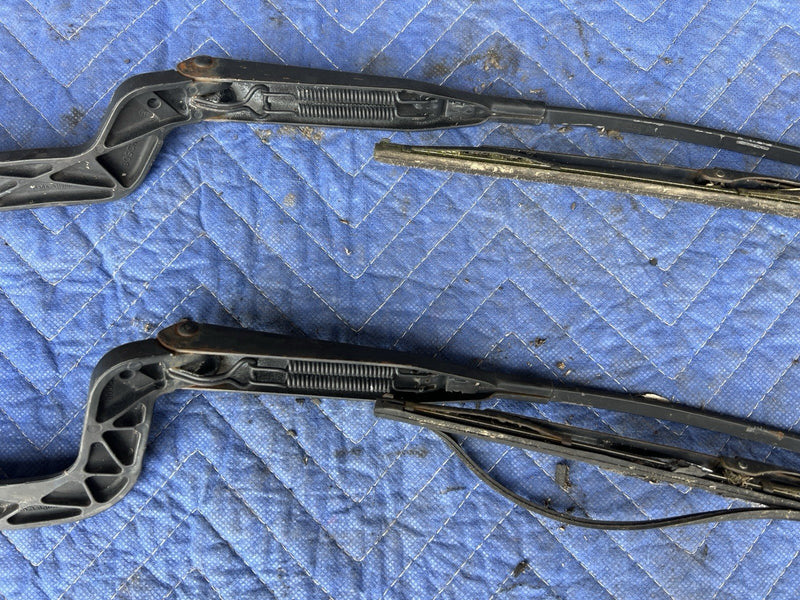 1993-1997 Volvo 850 850R Windshield Wiper Arm Pair Left & Right OEM #4441E