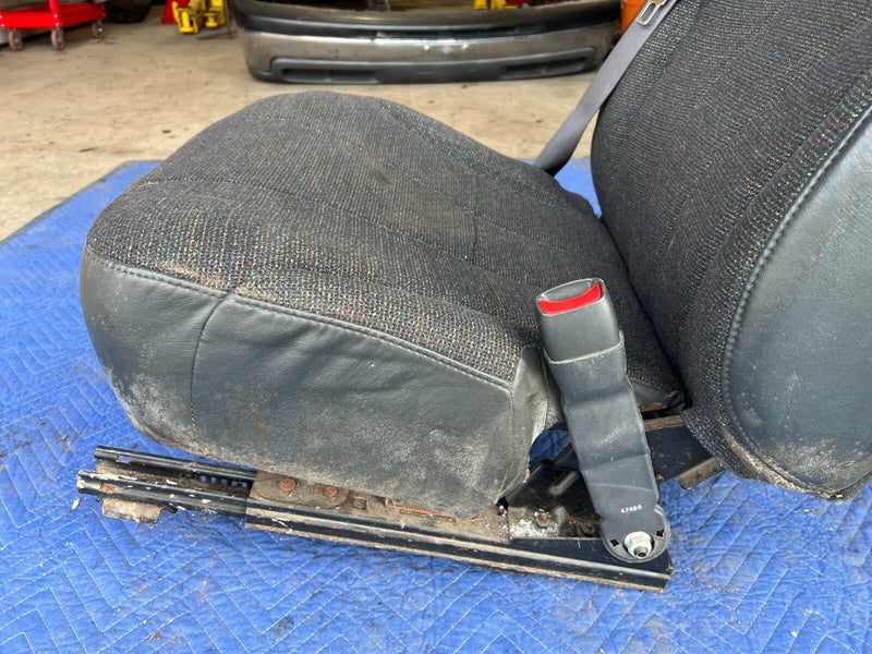 1999-2002 Chevy Silverado GM 1500 2500 Passenger Right RH Cloth Seat OEM #1854CN