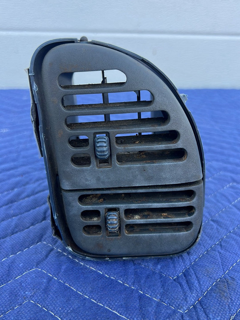 1995-1998 Chevrolet Silverado - Dash Vent PN: 15959761