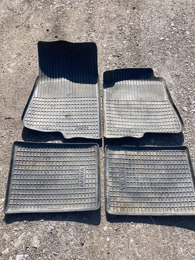 1980 Volvo 244 - Floor Mat Set
