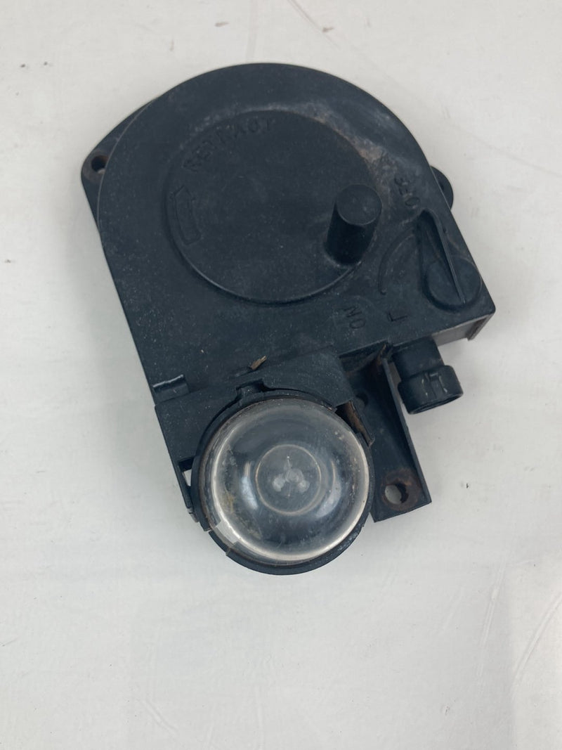 1996 Chevrolet Silverado GMT800 - Hood Work Light PN: 15990293 6109