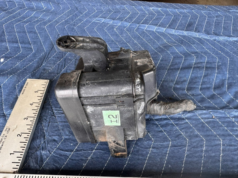 1998-2000 Toyota RAV4 Relay Junction Box Engine Bay w/Cover OEM #2288CN