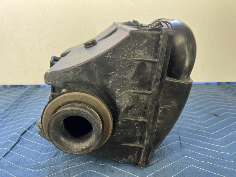 1992-1995 Volvo 940 740 Turbo Air Box Air Cleaner Assembly OEM #3179EM