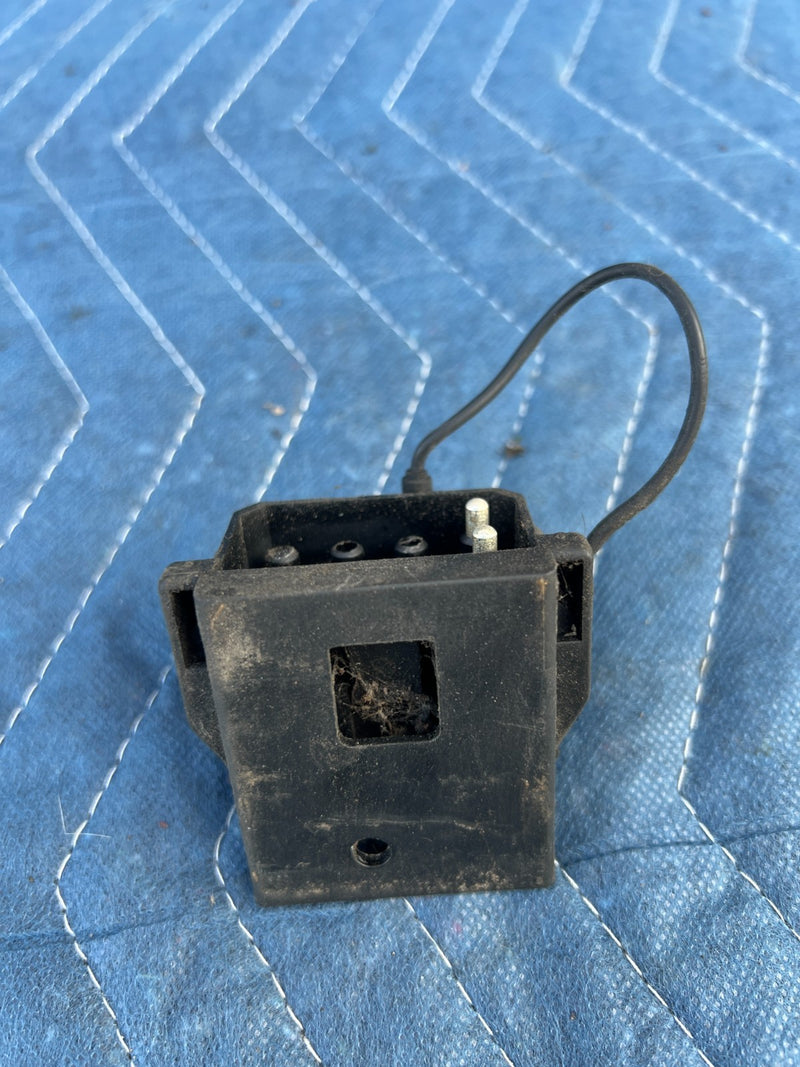 1986-1993 Volvo 240 244 Sedan Diagnostic Connection Box 1363929 OEM #4230EM