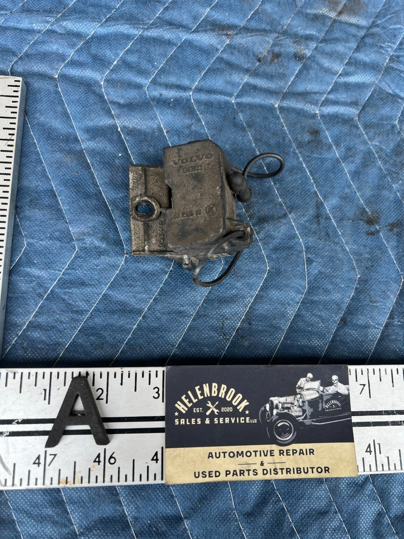 1989-1995 Volvo 740 940 Sedan Diagnostic Connection Box 1363923 OEM #3714EM