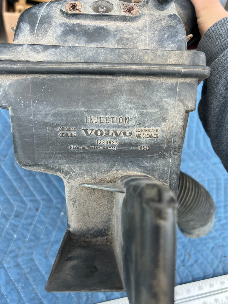 1986-1993 Volvo 240 244 Sedan Air Intake Cleaner Assembly 1266791 OEM #4245EM